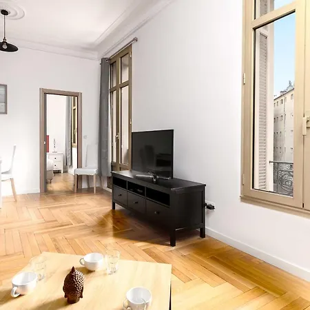 Bright And Spacious Equipped With All Comfort At Two Steps From