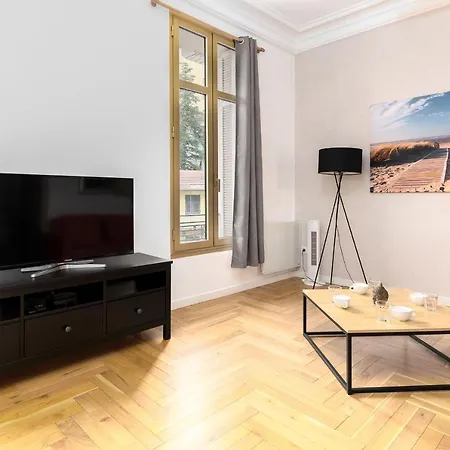 Bright And Spacious Equipped With All Comfort At Two Steps From Апартаменты *